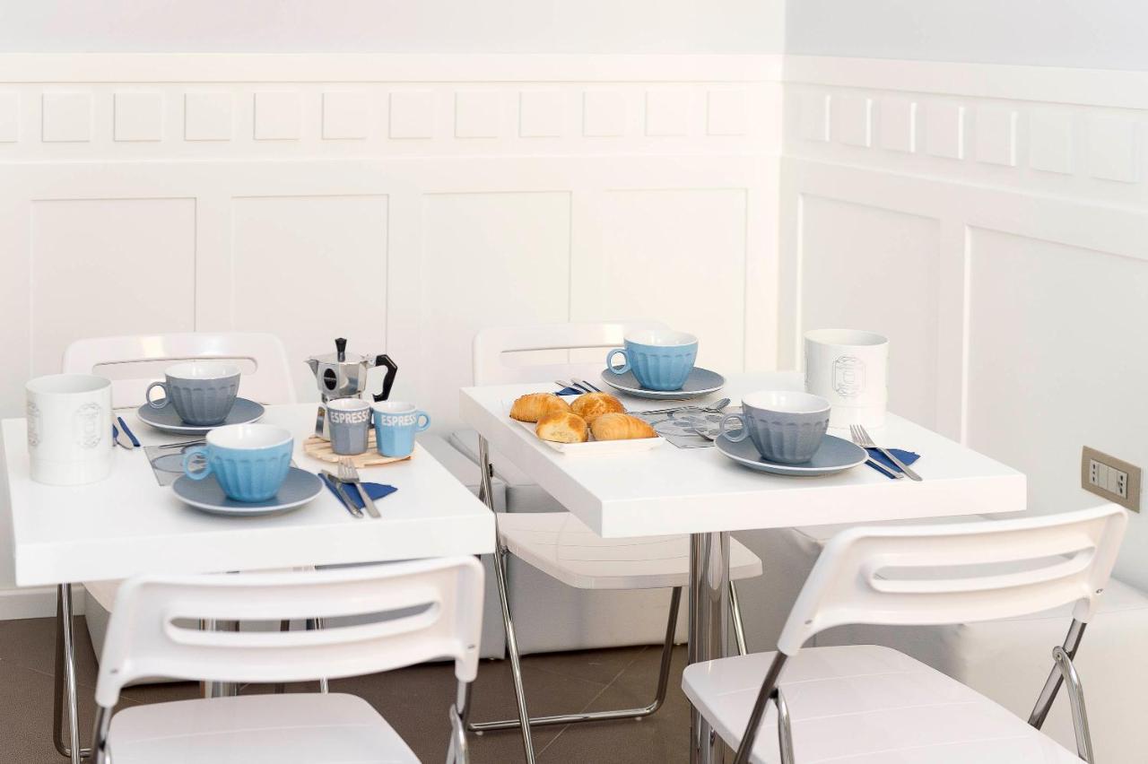 Domusvelata Bed & Breakfast เนเปิลส์ ภายนอก รูปภาพ